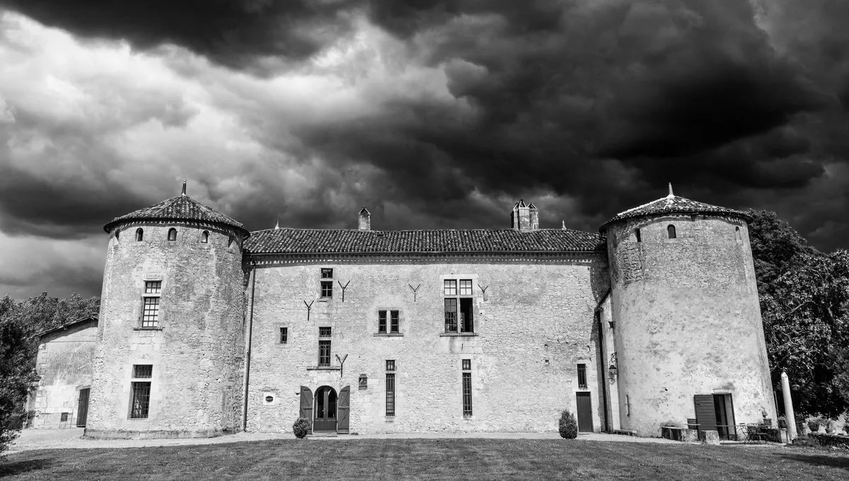 chateau de castelneau noir et blanc