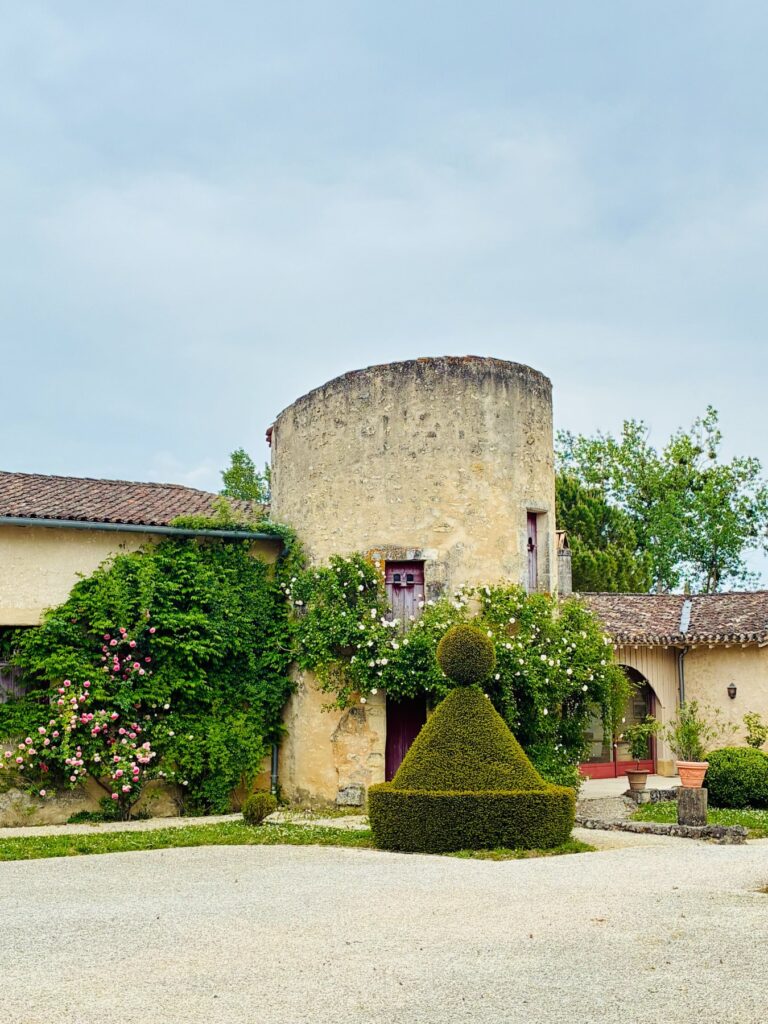 cours interieur chateau de castelneau cours interieur chateau de castelneau